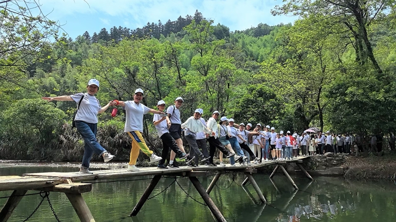 滑环厂家团建1.jpg 滑环厂家团建1.jpg